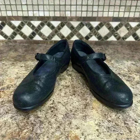 SAS Maria Ladies Black Shiny Snake Tripad Comfort Foot Bed Size 9.5 Narrow - Picture 5 of 9